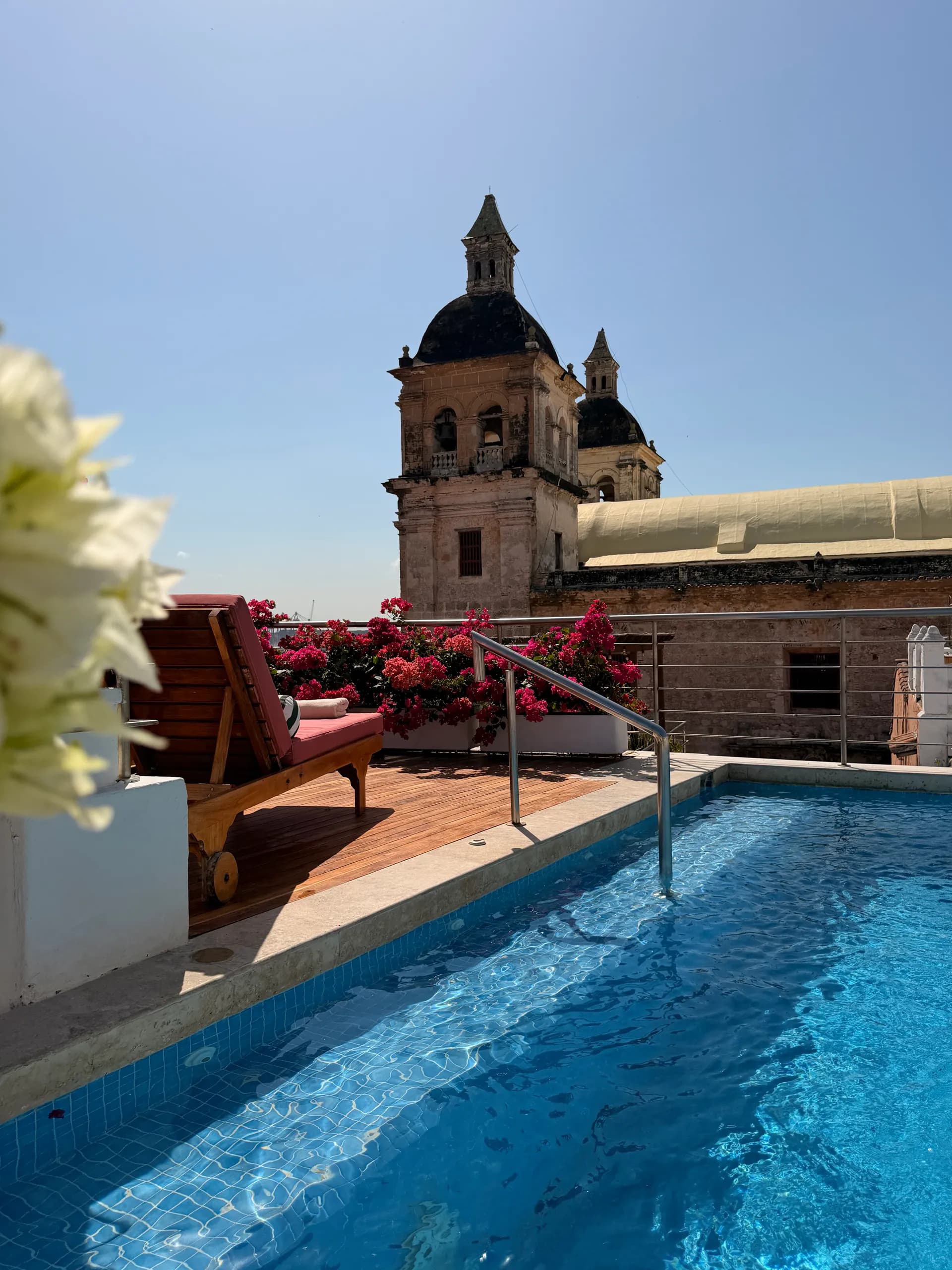 Piscina y terraza de Casa Claver en Cartagena